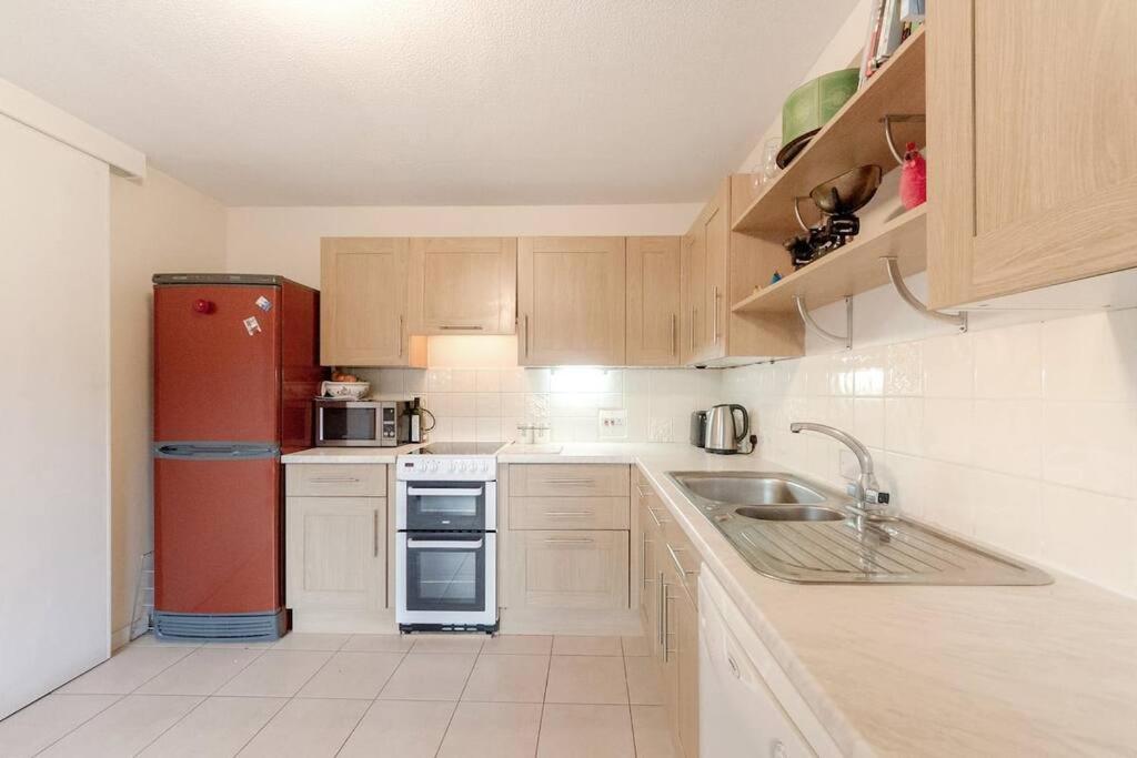 Spacious Two Double Bedroom Flat Лондон Екстер'єр фото