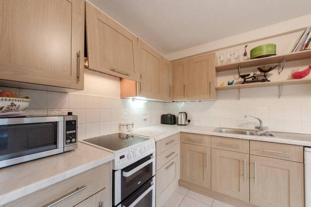 Spacious Two Double Bedroom Flat Лондон Екстер'єр фото